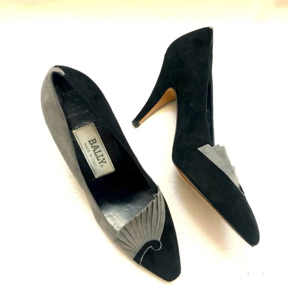 Vintage Bally suede pumps. Made in Italy size 6